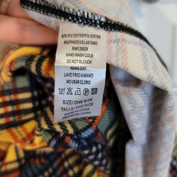 Soft Plaid Leggings - Picture 4 of 4